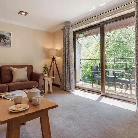 Brant Fell Hideaway, Dog-friendly Escape At Windermere Marina Village 아파트 *