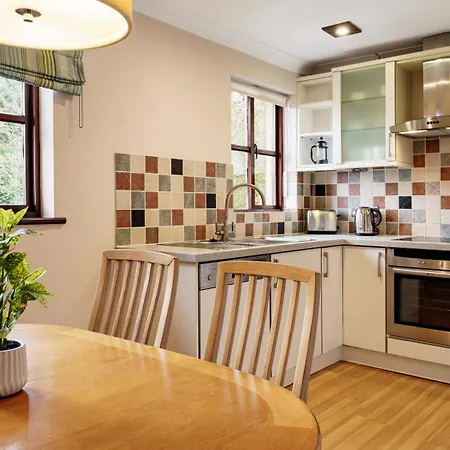 Brant Fell Hideaway, Dog-friendly Escape At Windermere Marina Village